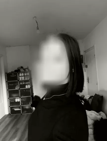 Claudia, 18