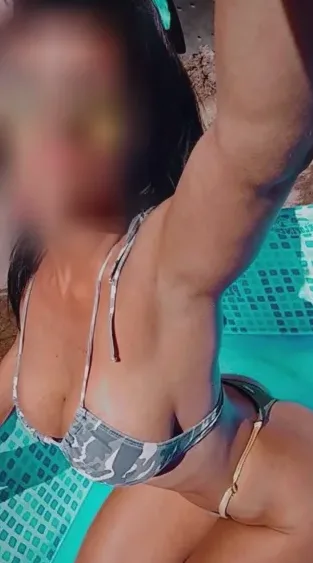 Juliane, 32