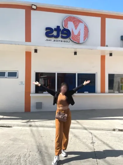 Lilly, 25