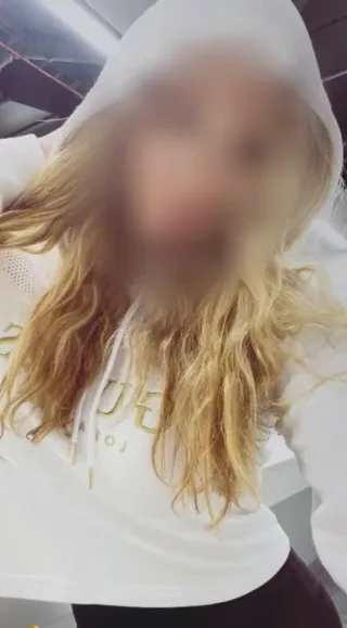 Manuela, 31