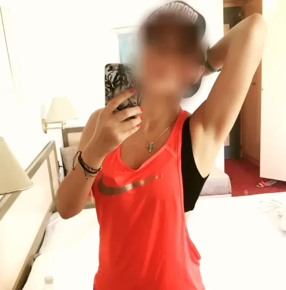 Nicole, 28