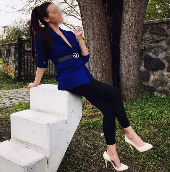 Nina, 35