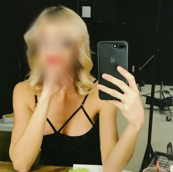 Simone, 32