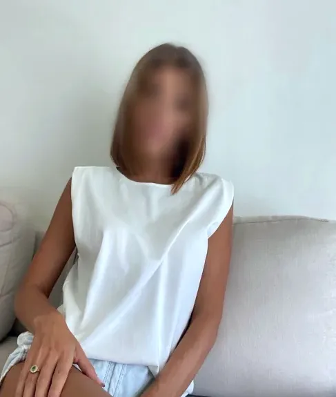 Vivien, 37